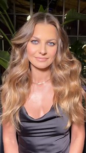 1.3M views · 7.5K reactions | Beauty mode ON❣️Mały tutorial od mojego niezawodnego beauty teamu Make-up Patrycja Dobrzeniecka Włosy - Marylka Duda ‍♀️ Nasza żelazna zasada? Pielęgnacja FIRST 珞 Dziewczyny od dawna dbają o mój look i często razem testujemy próbki i nowości, które następnie wdrażamy we Phlov…✨ W Wasze ręce zawsze trafiają produkty, które sprawdziłyśmy we trzy  Jak Wam się podoba? | Anna Lewandowska | Facebook