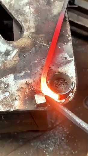 Techniques for bending hot iron using tools to achieve a good result