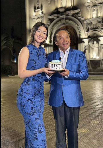 🎂 ¡FELIZ CUMPLEAÑOS, MELCOCHITA! ¡FELICES 90 AÑOS! 🥳 Hoy celebramos los 90 años de Pablo Villanueva, Melcochita, una figura querida del arte peruano, con una trayectoria que forma parte de nuestra historia y de la memoria de varias generaciones. Esta vez quisimos salir de lo convencional y, junto a nuestra Luciana Ruiz, compartir con él una conversación diferente, caminando por las calles de Lima y conociendo un poco más al hombre detrás del artista: sus recuerdos, sus sueños, sus experiencias
