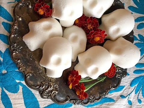 How to Make Sugar Skulls for Day of the Dead (Como hacer Calaveras de Azúcar)