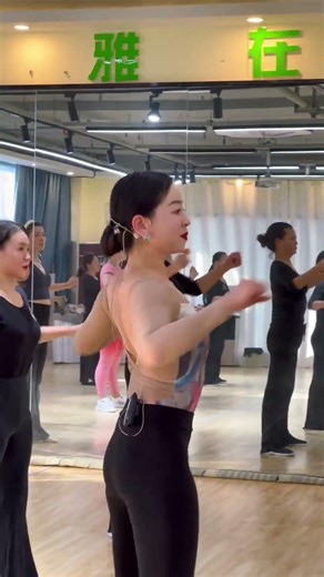 Full-body workout to the music! Strengthening back muscles and increasing core strength! #Shorts