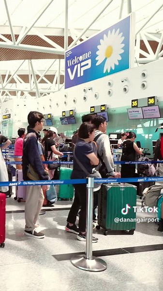 G-Dragon's Grand Arrival at Da Nang International Airport