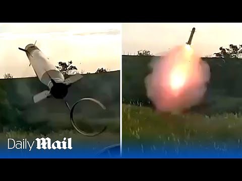 Moment Ukraine soldier shoots down Russian fighter jet with missile