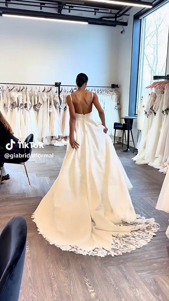 Elegant Justin Alexander Satin Wedding Dress