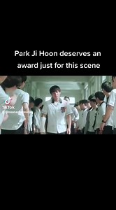 This is that scene. Still cry when I see this 😭 Read on Park Ji Hoon's performance here. https://thenoonachronicles.blogspot.com/2022/11/park-ji-hoons-performance-on-weak-hero.html #WeakHeroClass1 | Noona Chronicles