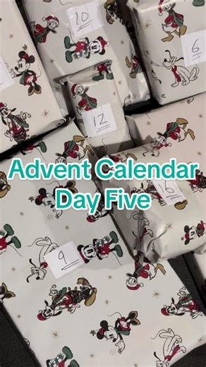 Day 5 is another book - Match Point by Katherine Reilly. Never heard of this one before either but I love a sports romance so I think I will like it ✨ #adventcalendar #fyppage #christmas #bookgirlies #sportsromance