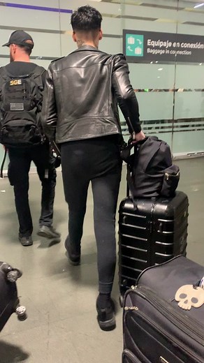 When you land at the Mexico City airport and the BVB Army shows up to greet you 🖤 New music video for “Devil” coming tomorrow! Filmed in Mexico City