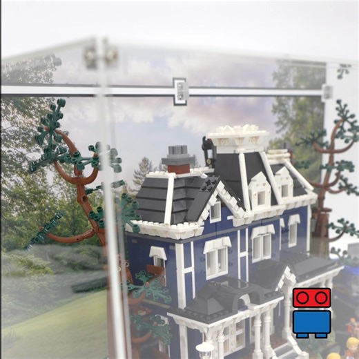 Designed for the LEGO Stranger Things: The Creel House 11370 set, this LEGO display case showcases the eerie architecture and layered storytelling of the iconic house. | Brickcessories