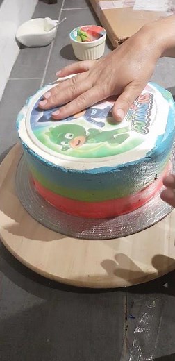gâteaux d'anniversaire avec disque azyme pijamasque