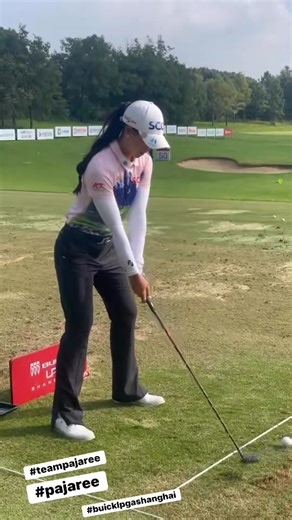 “เมียว” #ปาจรีย์ เตรียมทีออฟรอบสุดท้าย Buick LPGA Shanghai 2025 โดยโปรสาวอดีตแชมป์ 2 รายการ ตอนนี้อยู่ที่ 56 ใน Race to CME Globe ต้องการทำผลงานขยับอันดับเพื่อให้มั่นใจได้ว่าจะอยู่ในท็อป 60 เพื่อเล่นรายการสุดท้ายของฤดูกาล CME Group Tour Championship ชิงเงินรวม 11 ล้านเหรียญฯ #pajaree | SiamGolf