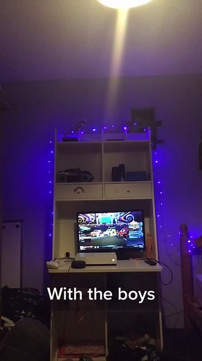 Rhys Richards (@richardsneil95)’s videos with Feeling Good - Michael Bublé