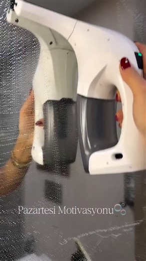 Asmaa Mustafa Habib on Instagram‎: "🔸 كارشر Karcher WV2 – الحل المثالي لتنظيف الزجاج بدون آثار! 🔸 ✨ وداعًا للخطوط والبقع! مع منظف الزجاج الكهربائي WV2 من كارشر، استمتع بزجاج لامع ونظيف بدون تلطيخ أو تقطير! مثالي للنوافذ، المرايا، الطاولات الزجاجية، وحتى بلاط الحمام! 🏠💦 🔥 لماذا تختار WV2 من كارشر؟ 🔥 ✅ نتائج تنظيف خالية من الخطوط بفضل تقنية الشفط القوية ✅ بطارية قوية تدوم حتى 35 دقيقة من العمل المستمر ✅ تصميم خفيف ومريح لسهولة الاستخدام دون تعب ✅ سعة خزان مياه الأوساخ 100 مل لتفريغ سريع وسهل