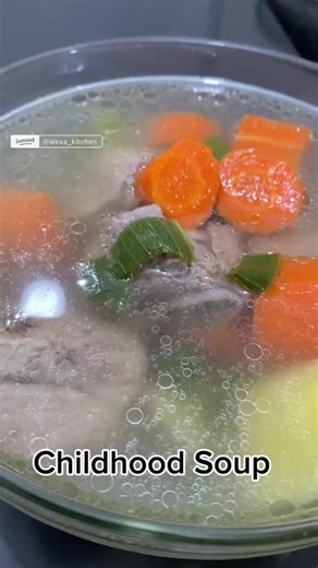 My childhood soup. What is yours? Feeling like turning back time while cooking this soup. - ingredients : • 1 carrot • 1 potato • 1 stalk of green onion (green only) • 250 gram of meat • 1000ml of water • 1/2 tbsp of salt • 1/4 tbsp of mushroom bouillon • 1 tsp of white pepper - how to cook : 1️⃣ blanch and wash the meat 2️⃣ add meat into boiling water, 3️⃣ once boiled, add in all vegetables. When it boils again, simmer in low heat 4️⃣ seasoning and sprinkle with chopped green onion - recipe ser