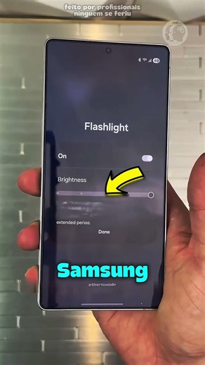 Nunca faça isso com a lanterna do Samsung 😳📱