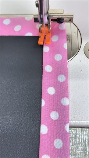 How to Sew Neat Corners Using Bias Tape #sewing #sewinghacks #diy