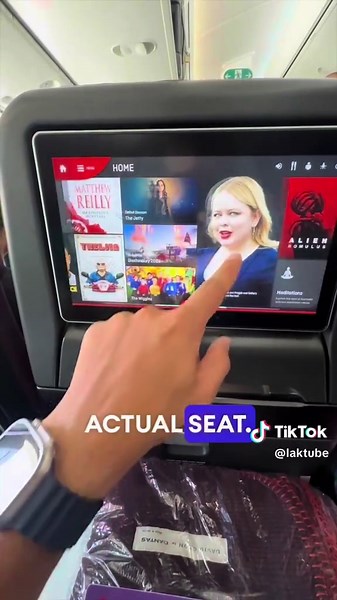 Experience Qantas Economy on Boeing 787 Dreamliner