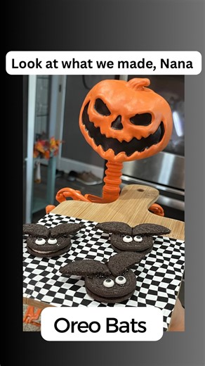 Oreo Bat Halloween Treats! 🦇 These spooky little Oreo bats are the perfect easy Halloween treat! They only take a few minutes to make and are a huge hit at any party or just for fun. What you’ll need: Oreo Cookies (the main body!) Black decorating icing (to attach the wings) Candy eyeballs (for that cute, spooky stare!) #halloween #easyrecipes | Sherreanw