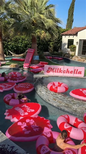 TRAFFIC JAM POV Traffic jam POV —stuck in the chaos and trying to stay sane. Who else knows this struggle all too well? #trafficjam #commuterlife #viralpost #trendingnow #scrollstopping #relatablecontent #fyp #funnyrelatable #cars #dailycommute | Strawberrymilkmob Life | Facebook