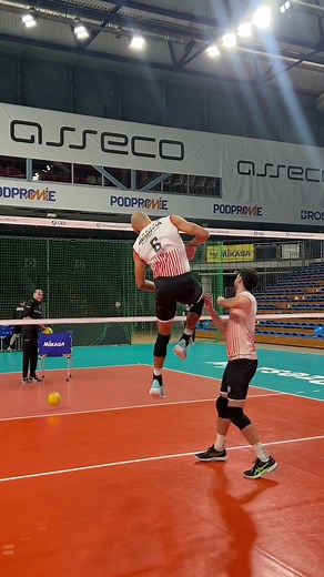 Mastering Volleyball Techniques for Middle Blockers