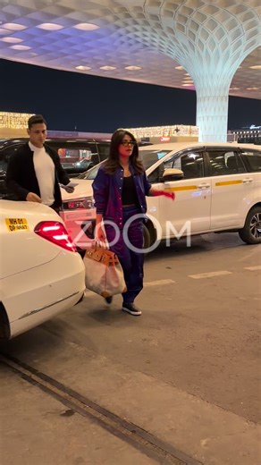 PeeCee was spotted at the airport playfully teasing the paparazzi and treating her adorable fans to some photos. [Desi Girl, Priyanka Chopra Jonas, Bollywood X Hollywood, Zoom Papz] | Zoom TV