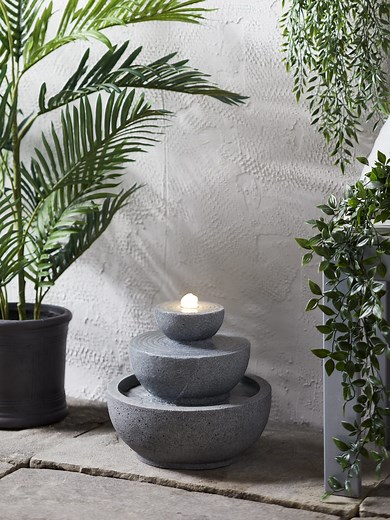 10 things you need to know about water features