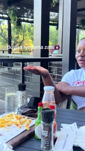 Haw kant wakhipha 2 weymfihlo, sathi uPlaki akayeke ukthenga iRed bull izomgulisa, waythenga wayfihla kant makwaz uLee ayfihliwe leyonto 🤣🤣🙏 Wayqeda zonke iynyama za Plaki, waqeda wavuzisa🙆🏻‍♀️🤣🤣🤣🤣 wee Lee👎🏼👎🏼🤣