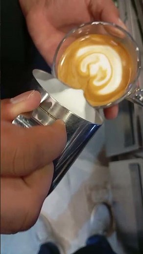 Flat White Coffee | Smooth Espresso & Silky Milk ☕ | Barista Tutorial #latteart