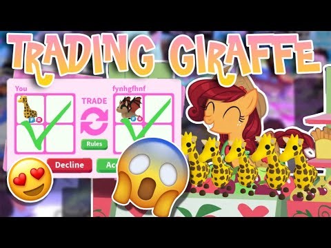 TRADING a GIRAFFE in AdoptMe ROPLEX SERVER!🦒