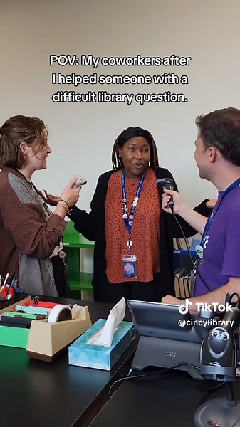 Descubre el libro de tapa roja: una historia de biblioteca