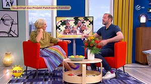 Patchwork-Familien werden oftmals negativ assoziiert - dabei können sie eine Bereicherung für alle Beteiligten sein, sofern man innerhalb der Familie richtig kommuniziert. Wie das am besten funktioniert, weiß unser Beziehungscoach und Date Doktor Emanuel Albert. 💚 #ffs #AusderSendung #video | SAT.1 Frühstücksfernsehen
