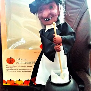 Vintage WITCH Animated Halloween Moves Speaks Lights Up Blinks Telco Motionette
