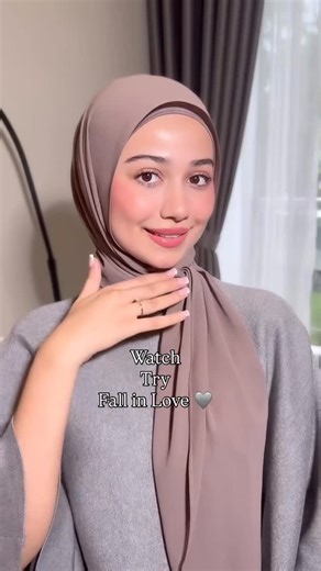Official Partner Shera Lee® | 🇬🇧 on Instagram: "Salam and Hi UK Babes 🇬🇧, HX in Mocha. Autumn colour for you, ladies 🍂 Wearing Hood X allows you to stay calm and collected as you go about your day! It’s cooling & easy to style. Def made to move with you. Available in both small and plus size. Link in Bio. Grab before it’s gone 🍁 . . . Like,follow and share 💕 #gopinless #slbabes #ukhijabs #londonhijab #newhijabi #hoodx #modestwear #ukhijab"