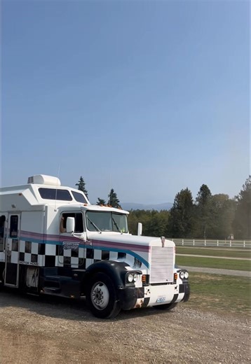 Beauty Hauler! Championship Night Powered by The Skagit Casino Resort HUGE FIREWORKS SHOW! 410 Sprint Cars Sportsman Sprints IMCA Modifieds Gates open at 5pm Tickets online www.SkagitSpeedway.com | Skagit Speedway