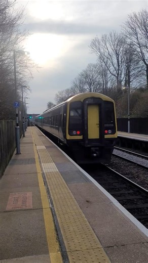 SWR class 159 016 departing OVR with 3 loud tones