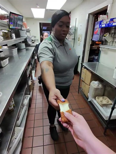 ultimate cheese pull #chilismozz #tripledipper #mozzarellasticks #chilisbarandgrill #fyp