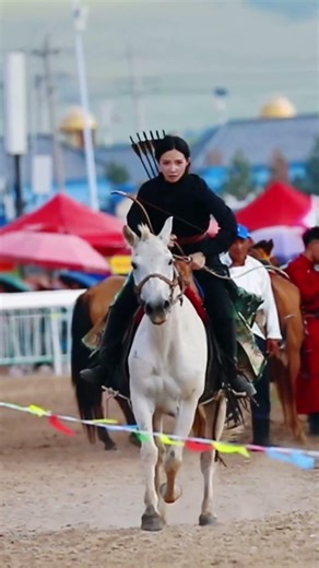 A female rider in Hanfu shooting arrows on horseback looks so cool. #Herstorycn
