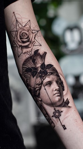 Daniel Silva on Instagram: "It’s all about the texture 🤌🏼 Email for all questions and inquiries. Use DS50 for 50% off my master on tatoo university."