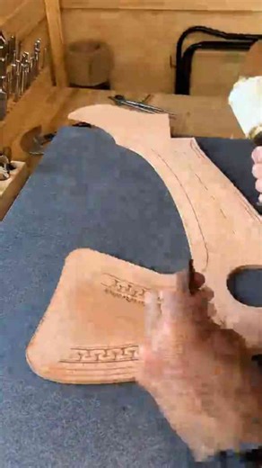 Workshop flow grinding stamping and shaping leather by hand