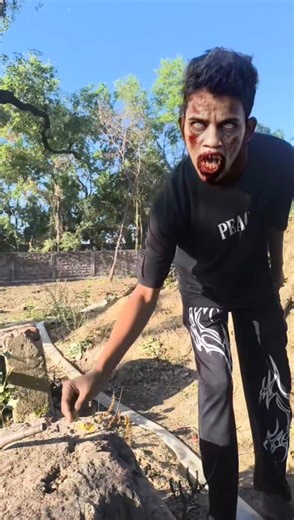 ZOMBIE ALPENLIEBE CHOCOLATE 🍫.#zombie #costume #comedy #ghost #bhoot #bhootwala #zombies #viralvideo