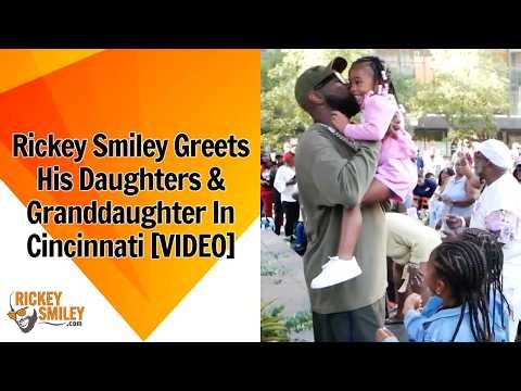 Rickey Smiley Greets His Daughters & Granddaughter In Cincinnati