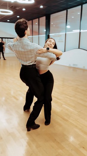 Did you know? 👀✨ Here are 3 fun facts about the classic Foxtrot! 1️⃣ It was created in the early 1900s by performer Harry Fox, who introduced quick, trotting steps on stage — inspiring the name “Foxtrot.” 2️⃣ There are two main styles: American Foxtrot & International Foxtrot — each with its own flair and technique. 3️⃣ It was Fred Astaire’s favorite dance! He helped popularize the Foxtrot in Hollywood musicals, shaping the version we dance today. Which fact surprised you the most? 👇 #Foxtrot 