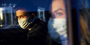 How to Stay Safe While Taking an Uber or Lyft, According to Experts