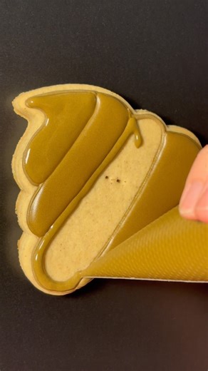 11K views · 14 reactions | Poop, but make it cute 勺 #sugarcookies #biscuitausucre #decoratedcookies #royalicing #poop #biscuitsdecores #cookieartist | Maudits Biscuits | Facebook