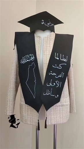 عبايات تخرج راقية لعام 2025