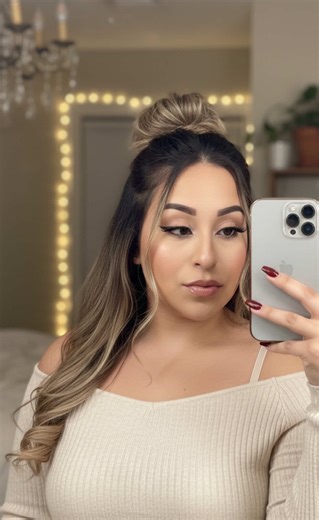 Create your own photos with Gemini. It's very easy to do, just follow these steps: 1. Open the Google Gemini app. 2. Add a clear selfie, without filters, where your features are seen in detail. 3. In the same message, add the description that I leave you in the comments or captions. #gemini #latina #girl #selfie #aitrend