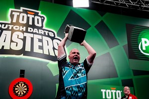Why Rob Cross was forced to ditch Dutch Masters trophy after beating Stephen Bunting