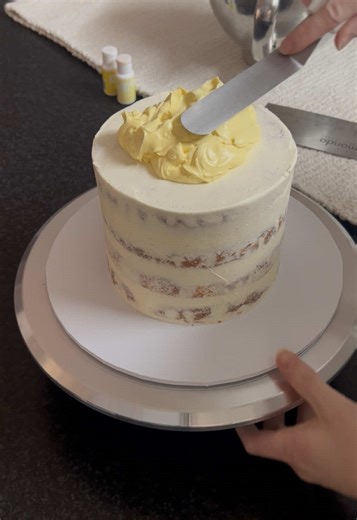 45 Seconds of Cake Decorating Magic