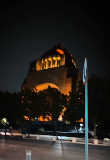 POV: Después de un día largo de trabajo en la CDMX, regresas a casa y ves El Chavo. #mypov #dayinmylifevlogs #comiendorico #ciudaddemexico🇲🇽 #pelicularecomendada