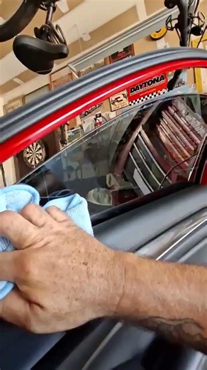 How to get perfect glass! Is it the glass cleaner or the towel?#glass #automobile #shorts