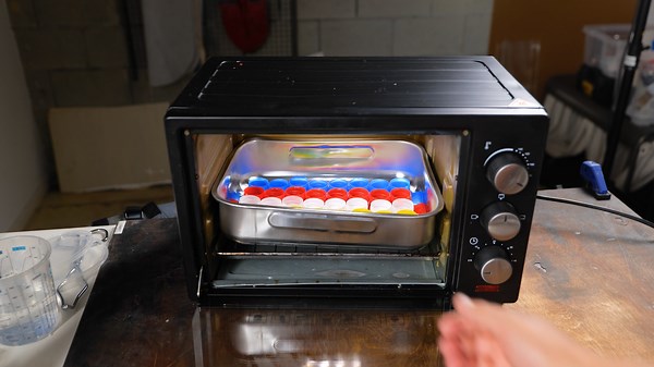 Who said recycling is difficult? Look how we created a pretty plastic bracelet ♻️